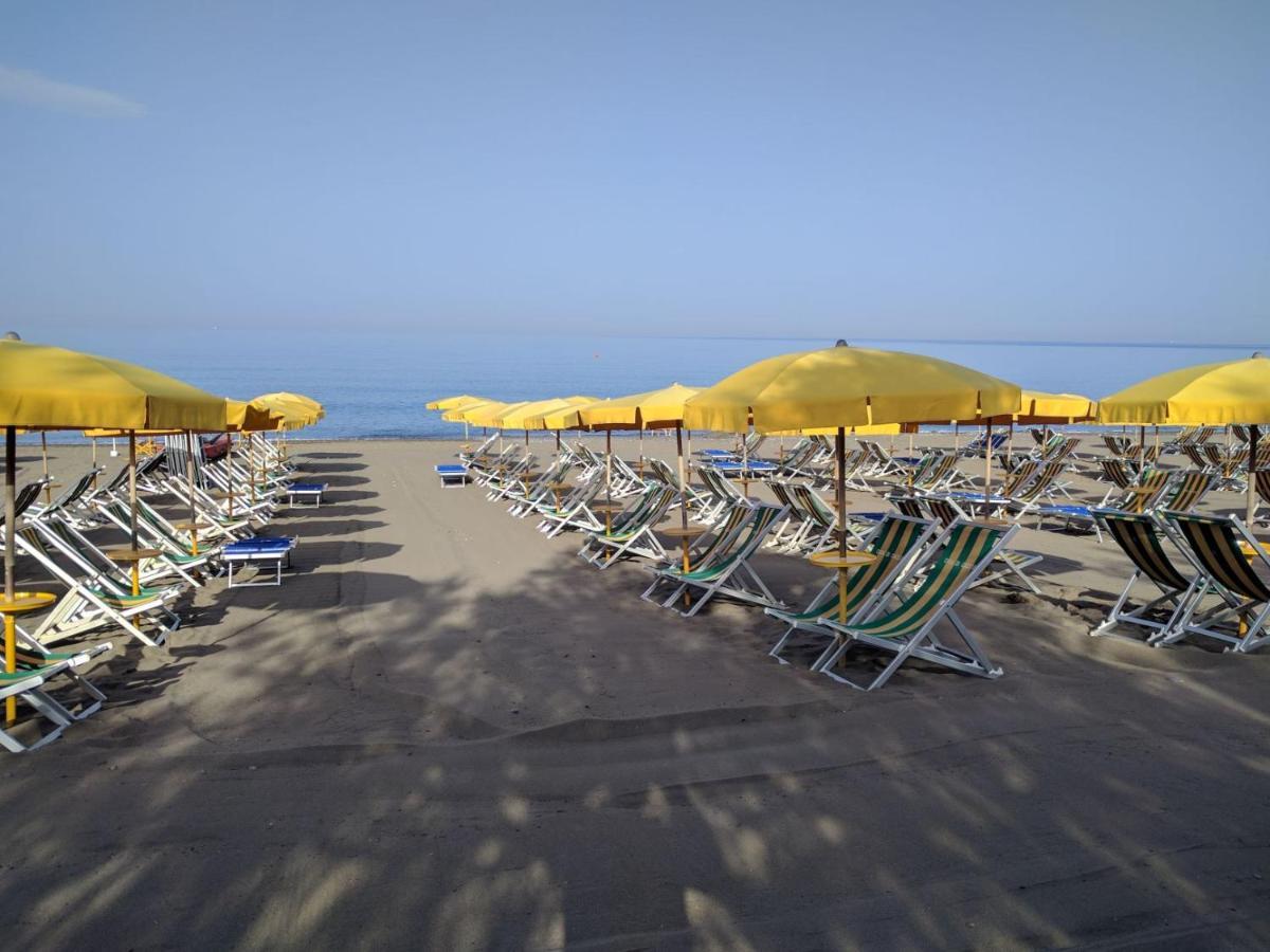 Residence Le Rose Marina Di Bibbona Exterior foto