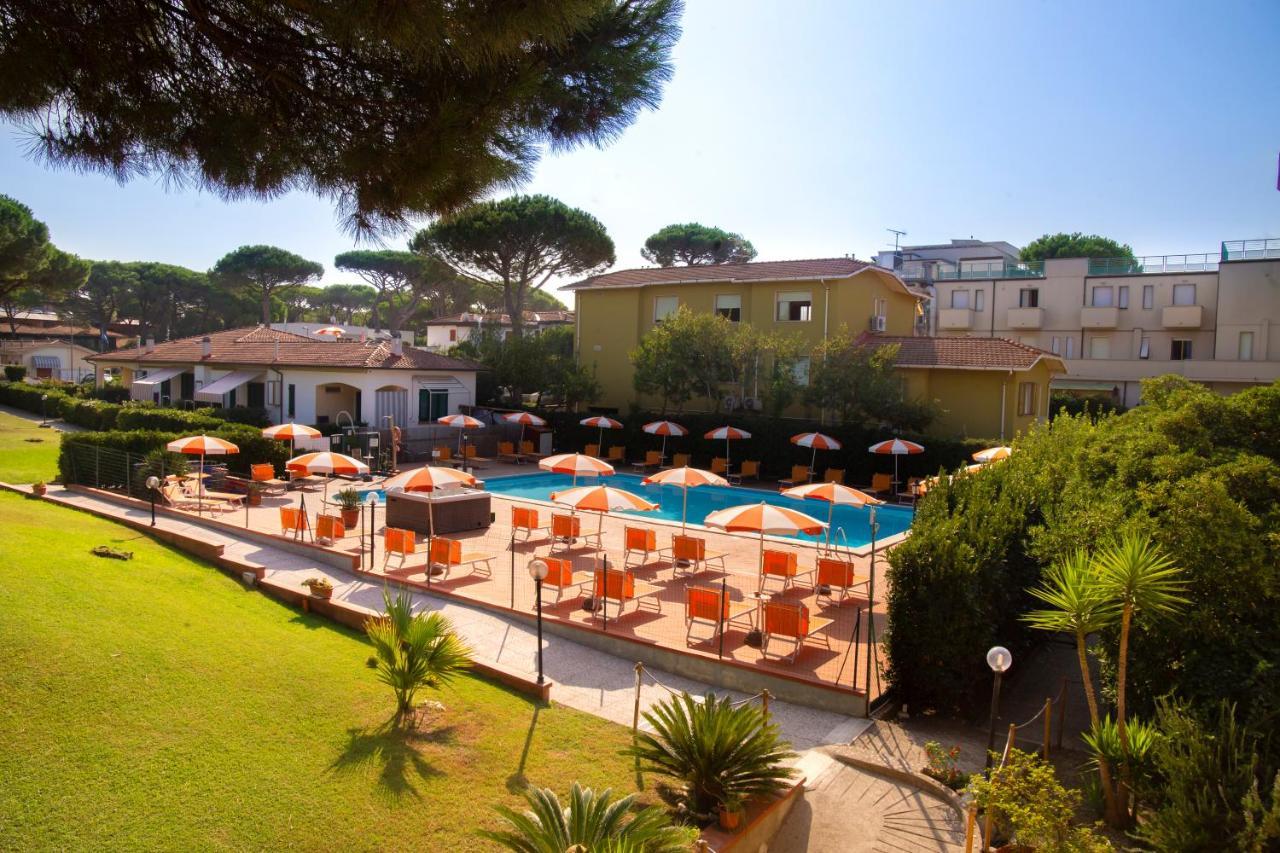 Residence Le Rose Marina Di Bibbona Exterior foto