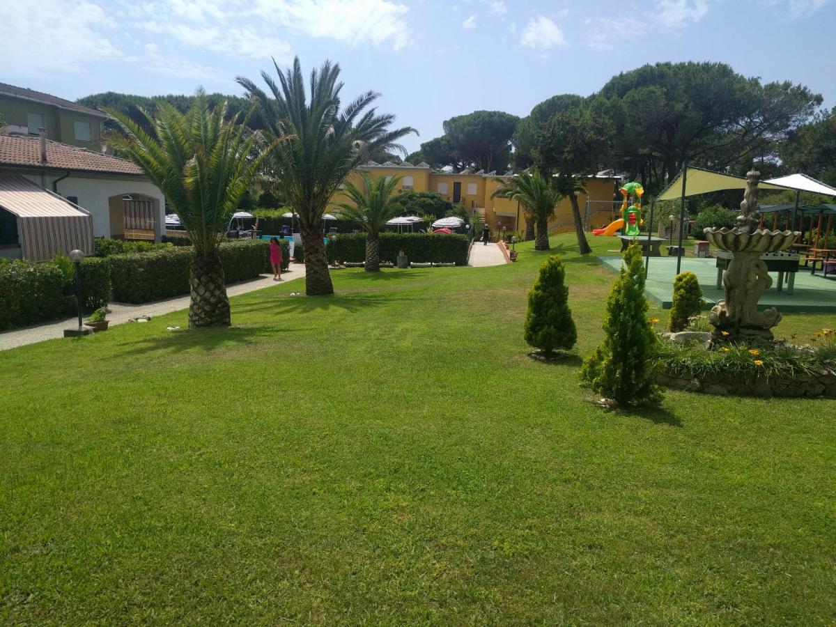 Residence Le Rose Marina Di Bibbona Exterior foto