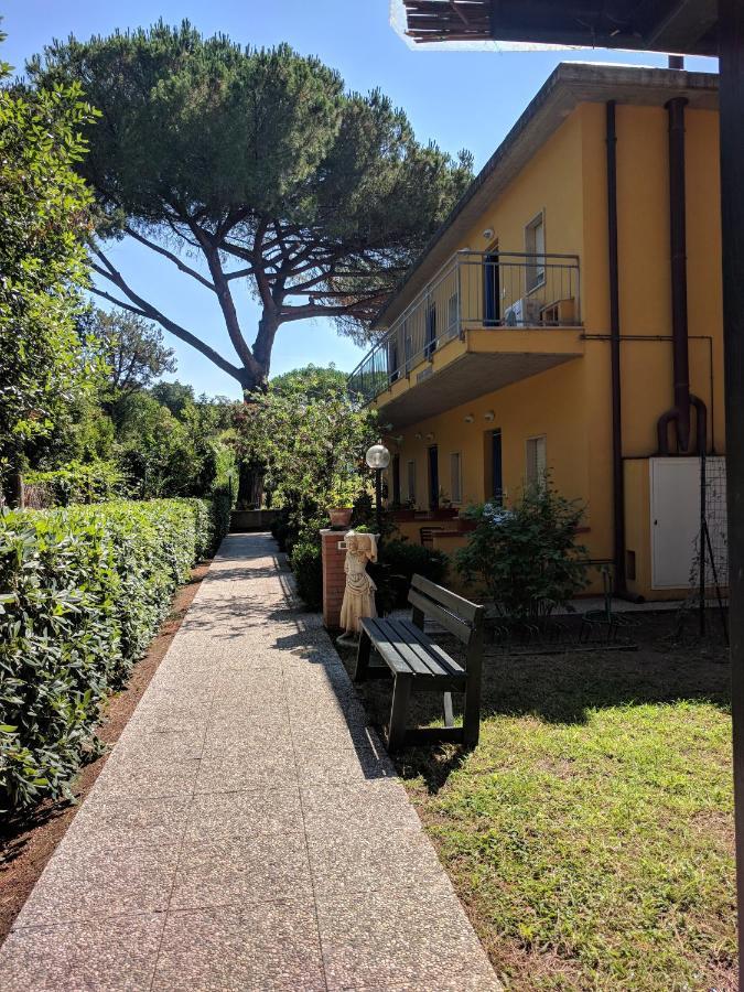 Residence Le Rose Marina Di Bibbona Exterior foto